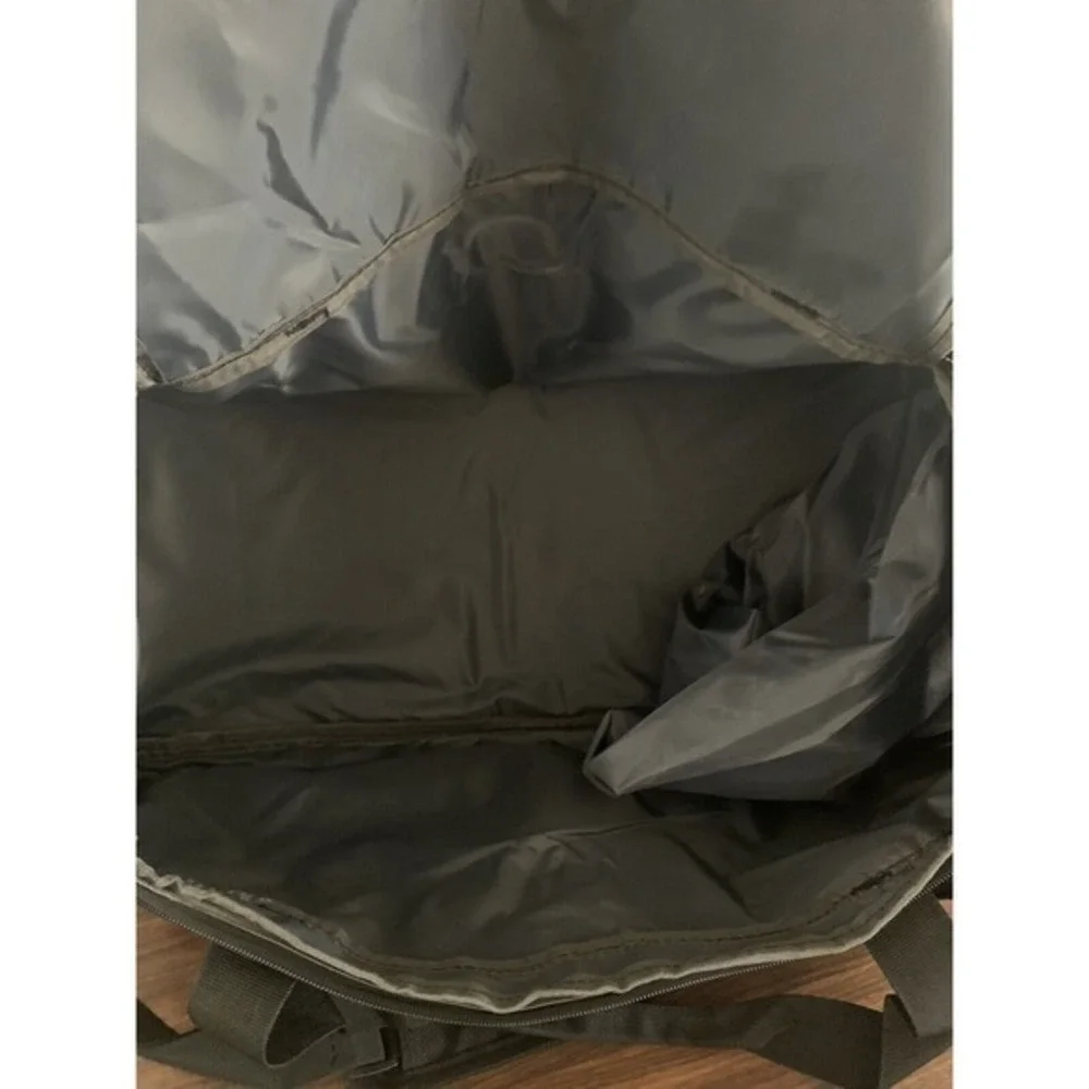 Generic‎ Black Duffle Bag with Shoulder Strap NWOT